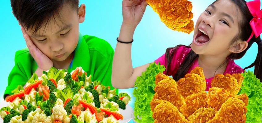 Emma and Jannie Eat and Cook Healthy Food and Fried Chicken | Funny Food Toys Video for Kids