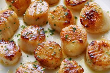 Seared Scallops with Garlic and Butter