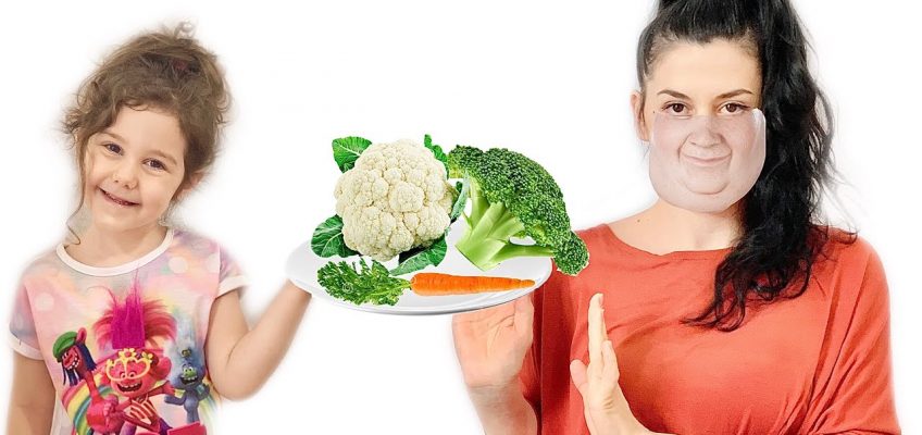 Sierra pretend play  teaches Mom to eat healthy food and exercise