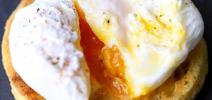 How to Poach an Egg: Recipe and Video